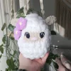 Virkattu lammas kukkasilla