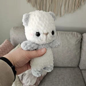 Virkattu sinivalkoinen panda