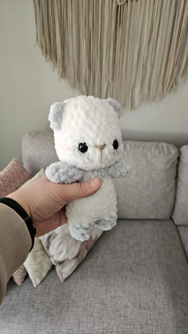 Virkattu sinivalkoinen panda