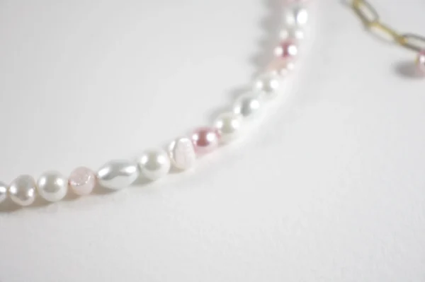 Makeanvedenhelminugetti- ja Lasihelmi Choker Kaulakoru Vaaleanpunainen-Valkoinen