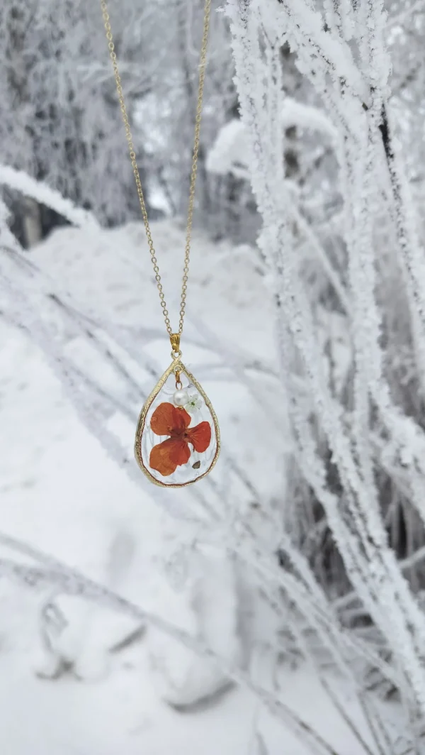 Kaulakoru – Punainen kukka ❤️