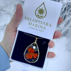 Kaulakoru – Punainen kukka ❤️