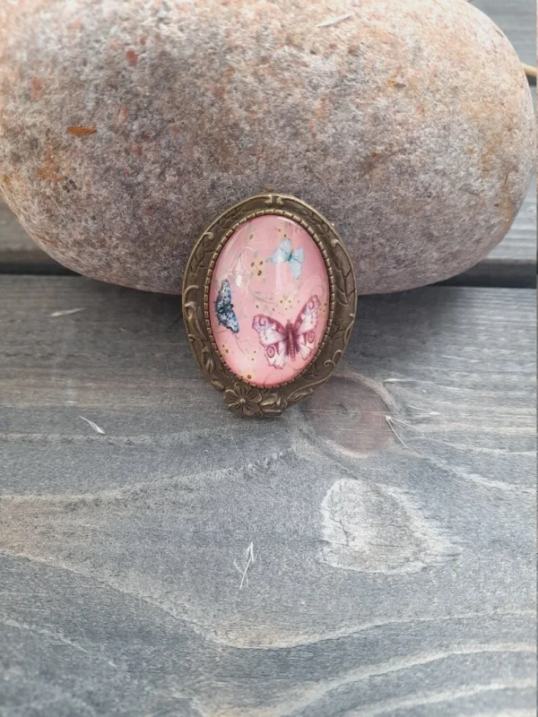 Vaaleanpunainen perhosrintakoru – Vintage Style Brooch – Romanttinen luontokoru