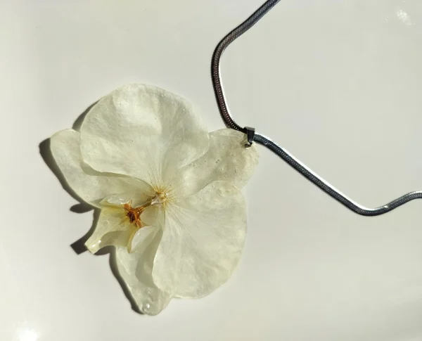 Orkidea kaulakoru