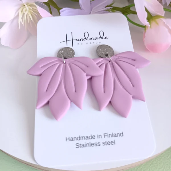 Käsintehdyt korvakorut Lilja