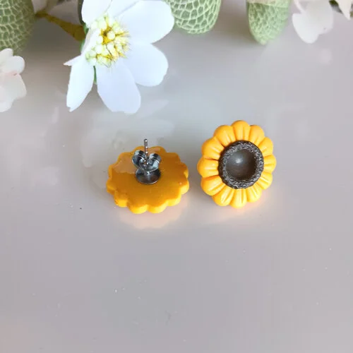 Käsintehdyt nappikorvakorut auringonkukka