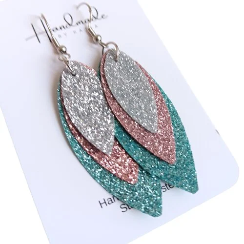 Käsintehdyt korvakorut Glitter sulka