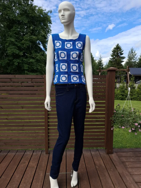 Isoäidin neliöistä virkattu toppi